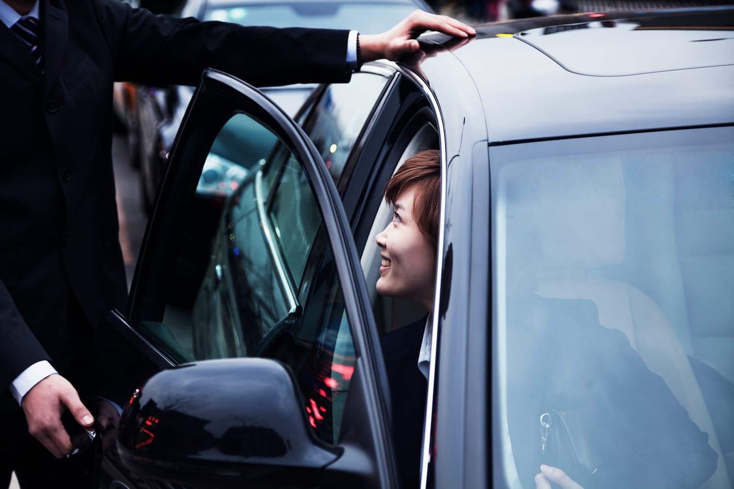 businessman opening car door for businesswoman dur 2024 10 23 08 32 05 utc 1.jpg